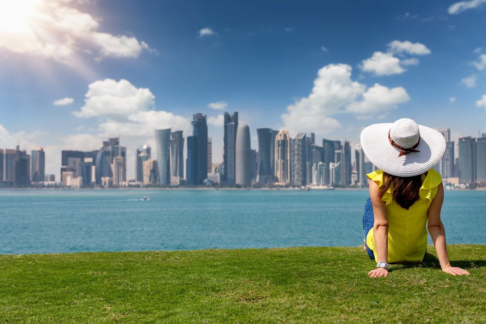 Doha Corniche Evening Walks: Times, Cafes & Street Food